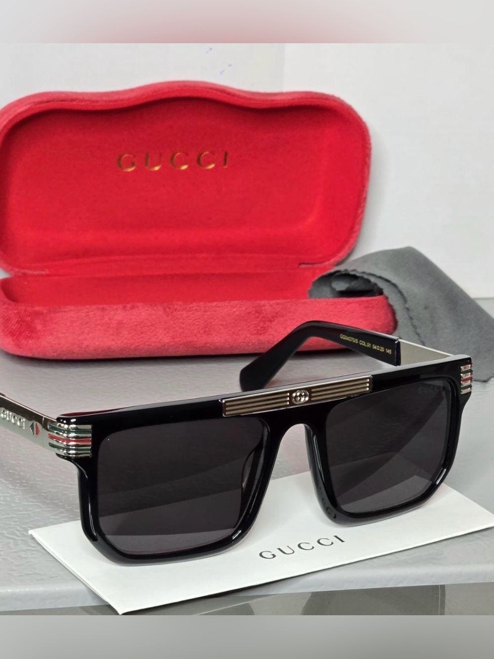 🔥Gucci Black Sunglasses with Silver Trim Full inclusion🔥